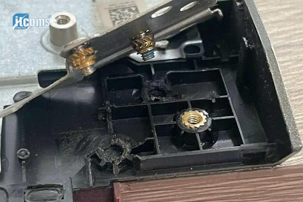 Dịch vụ Laptop Bung, Gãy Bản Lề 3 dich vu laptop loi ban le 1